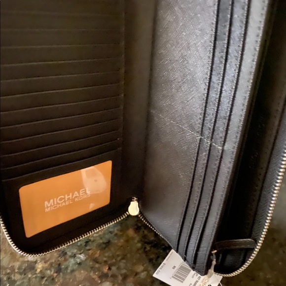 COPY - BNWT Michael Kors Jet Set Travel Wallet - Picture 4 of 5